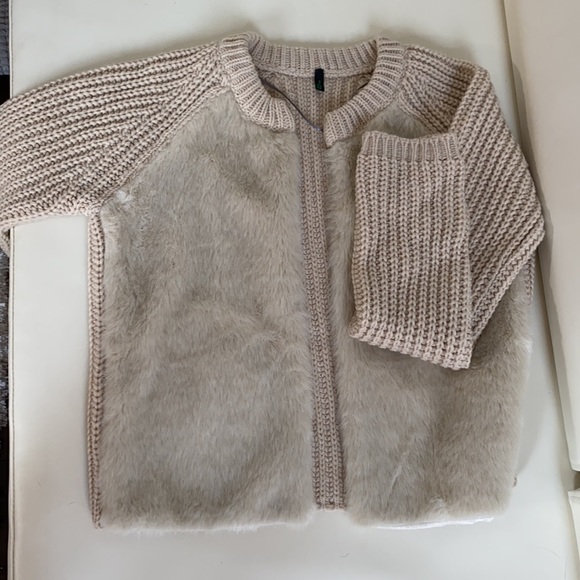 NWOT! Benetton Faux Fur Front Sweater - Picture 9 of 10